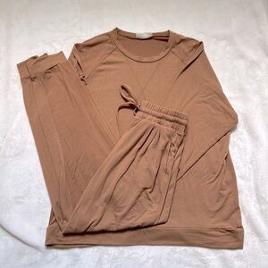 The softest set ever. Women’s brown long sleeve lounge set size medium.